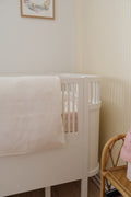 NUS Baby sengetøj i hvid tremmeseng – blødt TENCEL™ Lyocell baby sengesæt i børneværelse